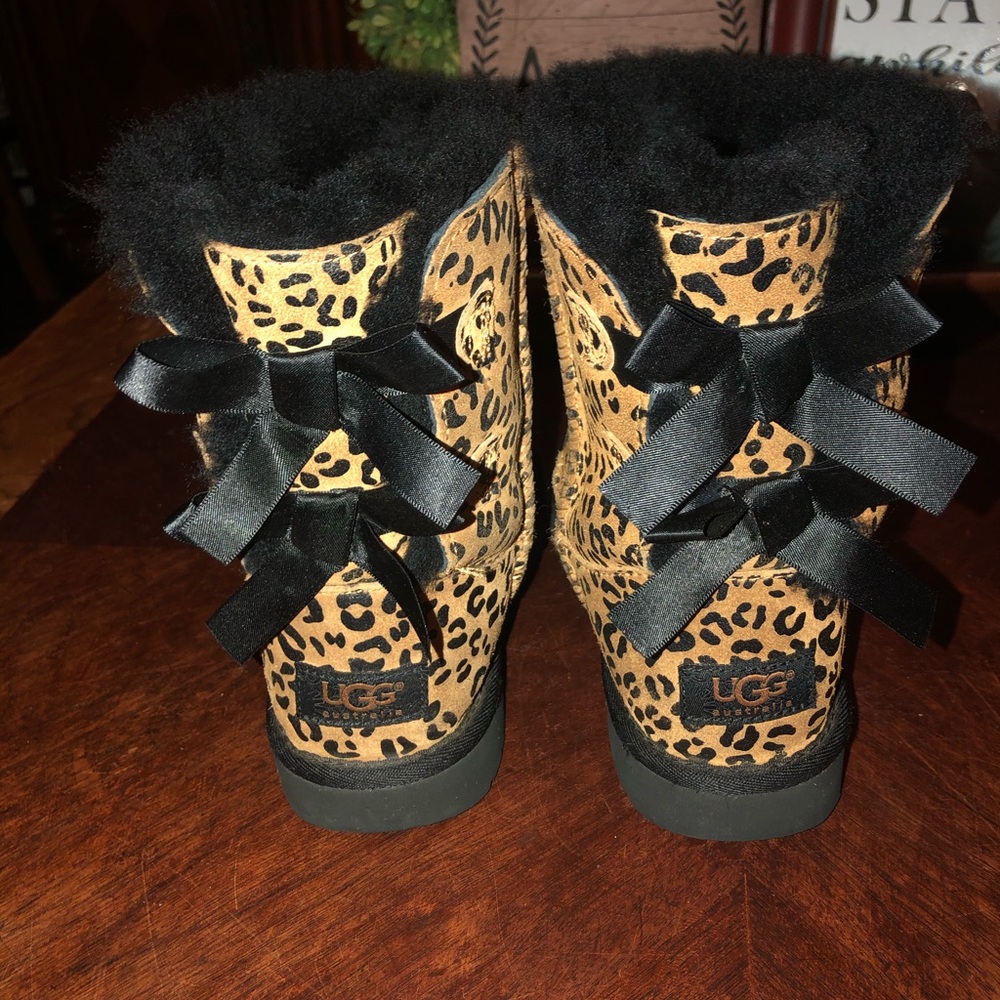 Uggs Bailey Bow Leopard Kids sz2